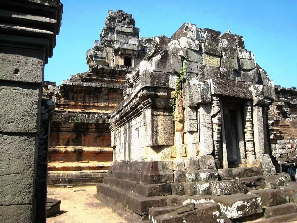 Angkor/Temple_TaKeo